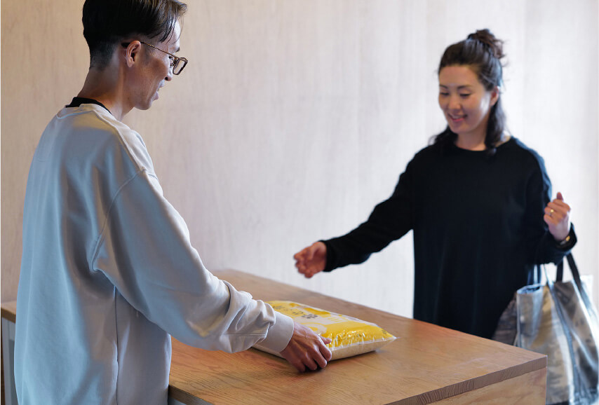 お米は事務所で直接お渡ししています